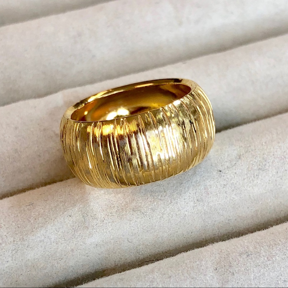 Gold Textured Ring Size 6